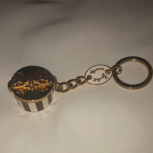 Henri Bendel key ring - Picture 2 of 7